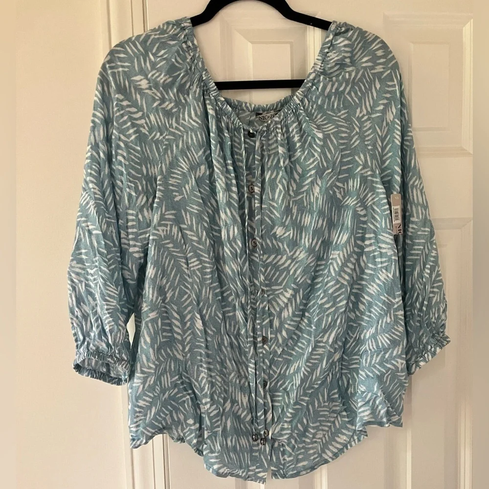 NWT NIC + Zoee Women's Blue Patterned In Stitches Buttondown Top (Medium)